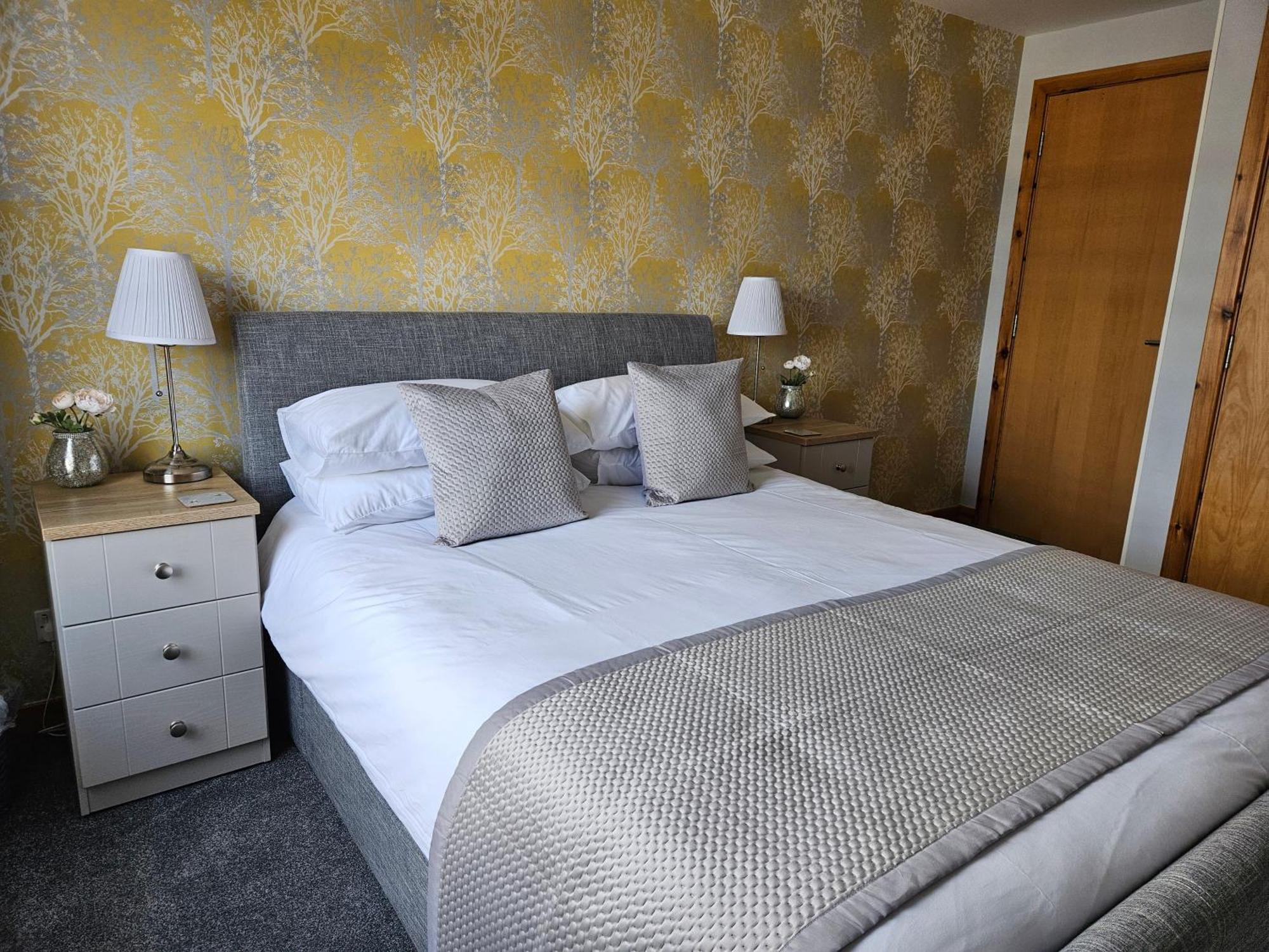 37 Farraline Court, City Centre Apartment インヴァネス エクステリア 写真